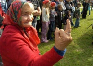 5-old-woman-middle-finger